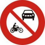 Biển báo cấm số 105: Cấm xe ô tô và xe mô tô