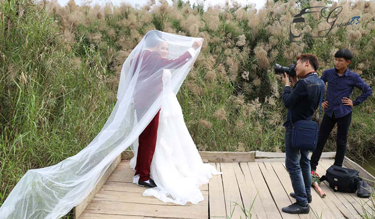 chụp ảnh cưới tại bãi đá sông Hồng