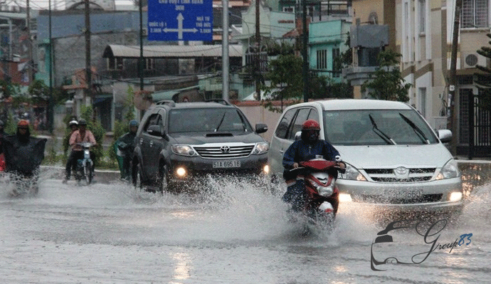 lái xe khi ngập nước